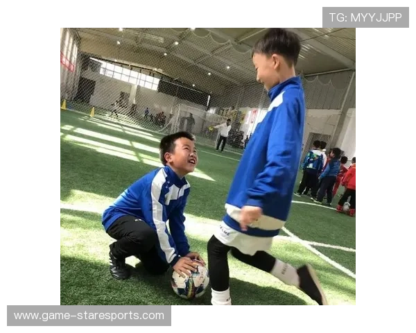 足球球星亲授技巧 打造未来足球新星的训练秘籍